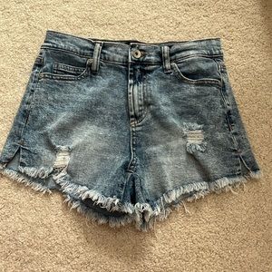 Kendall and Kylie Jean shorts size 3/26